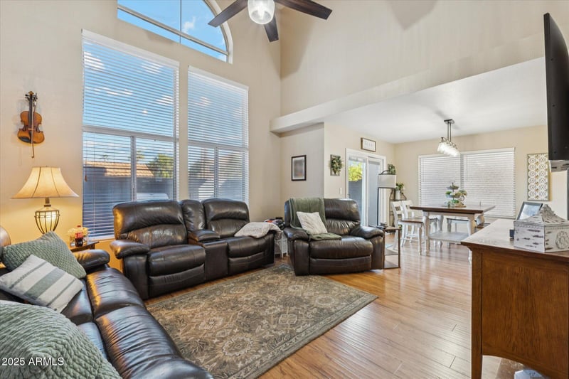 501 Sunrise Dr, Gilbert, AZ 85233