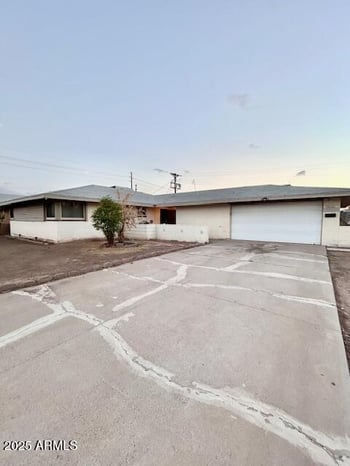 5010 60th Dr, Glendale, AZ 85301