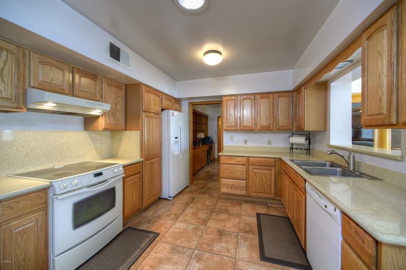 5011 E Mitchell Dr, Phoenix, AZ 85018
