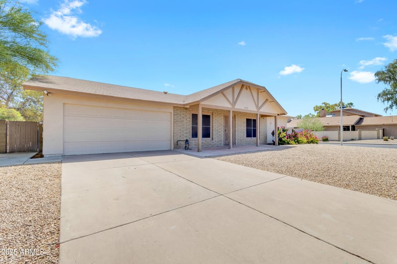 5015 Shomi St, Phoenix, AZ 85044