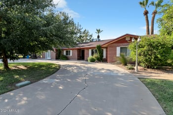 5016 W Banff Ln, Glendale, AZ 85306