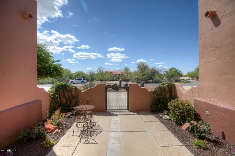 502 E Lavitt Ln, Phoenix, AZ 85086