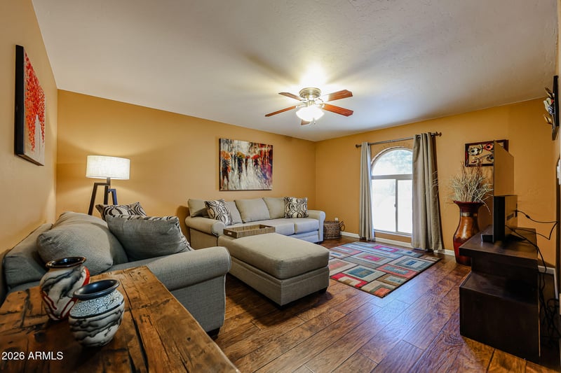 5020 Ironwood Dr, Glendale, AZ 85302
