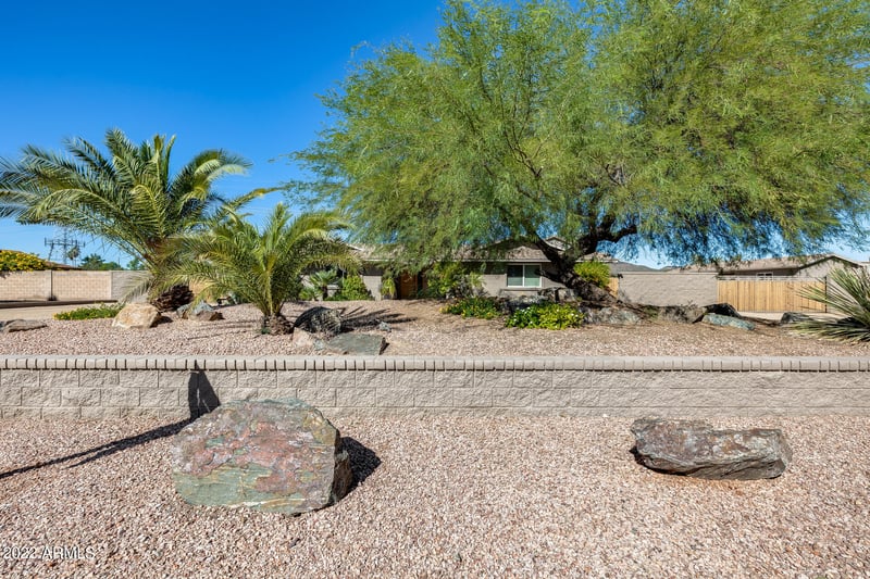 5020 W Saguaro Park Ln, Glendale, AZ 85310