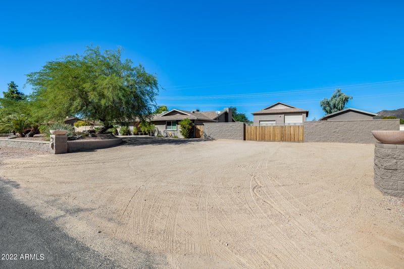 5020 W Saguaro Park Ln, Glendale, AZ 85310