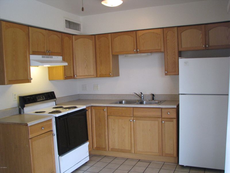 5022 N 68th Dr, Glendale, AZ 85303