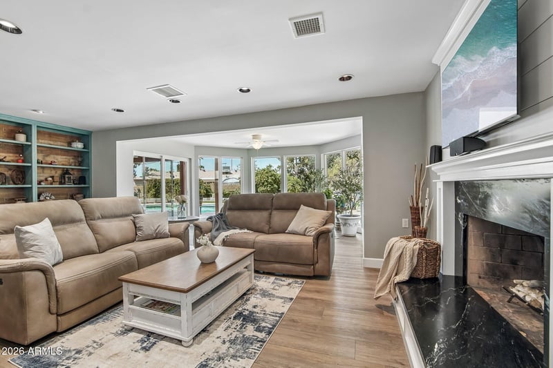 5022 W Harmont Dr, Glendale, AZ 85302