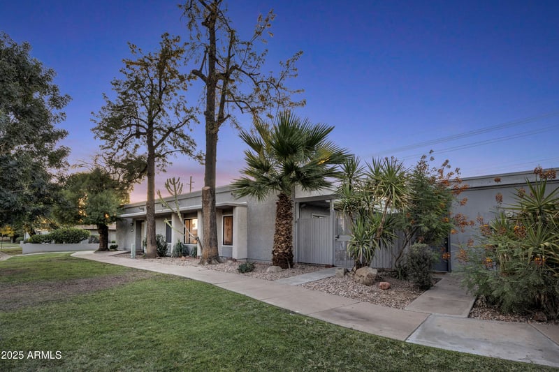 5024 New World Dr, Glendale, AZ 85302