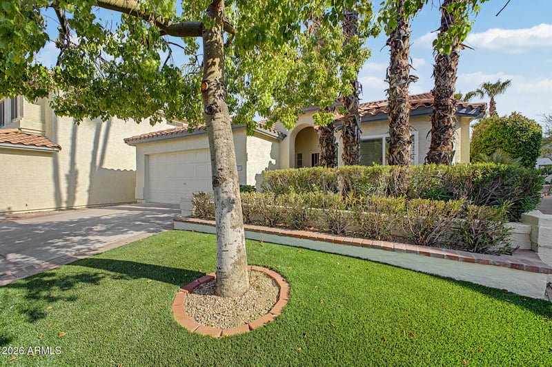 5027 E Vaughn Dr, Phoenix, AZ 85044