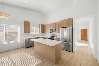 5027 E Vaughn Dr, Phoenix, AZ 85044