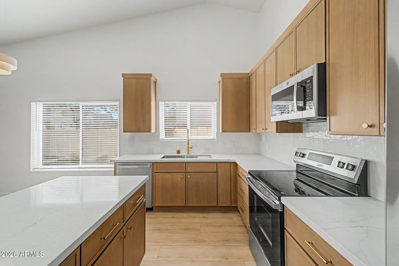 5027 E Vaughn Dr, Phoenix, AZ 85044