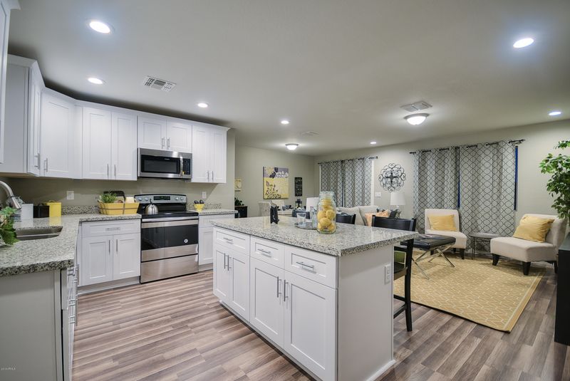 5027 S 11th St, Phoenix, AZ 85040