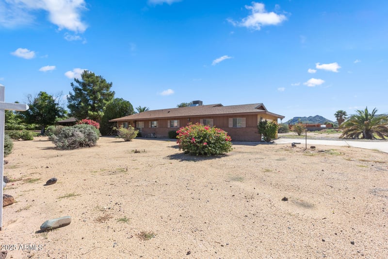 5027 W Soft Wind Dr, Glendale, AZ 85310