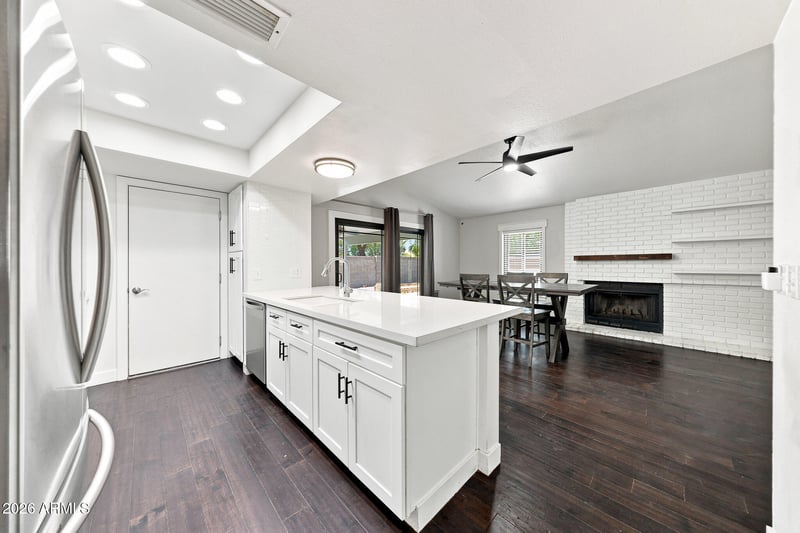 5028 Shomi St, Phoenix, AZ 85044