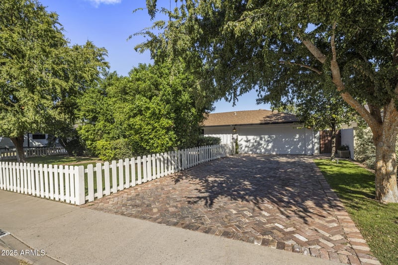 5038 Earll Dr, Phoenix, AZ 85018