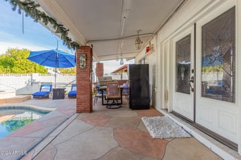 5038 Echo Ln, Glendale, AZ 85302
