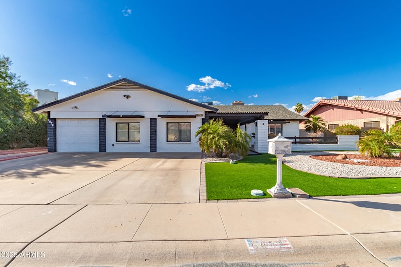 5038 Echo Ln, Glendale, AZ 85302