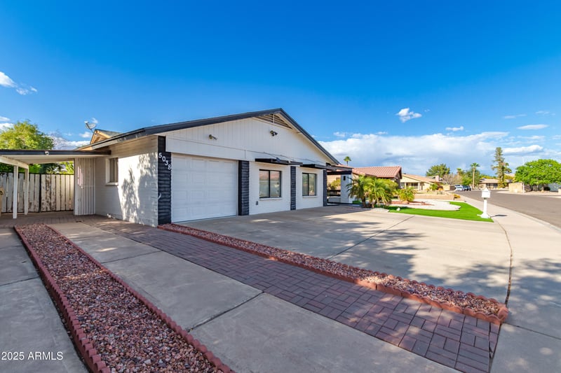 5038 Echo Ln, Glendale, AZ 85302