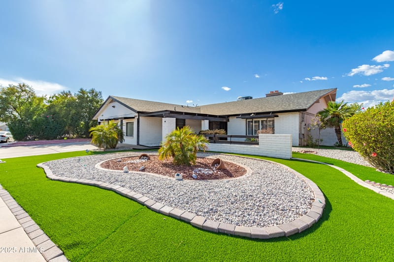 5038 Echo Ln, Glendale, AZ 85302