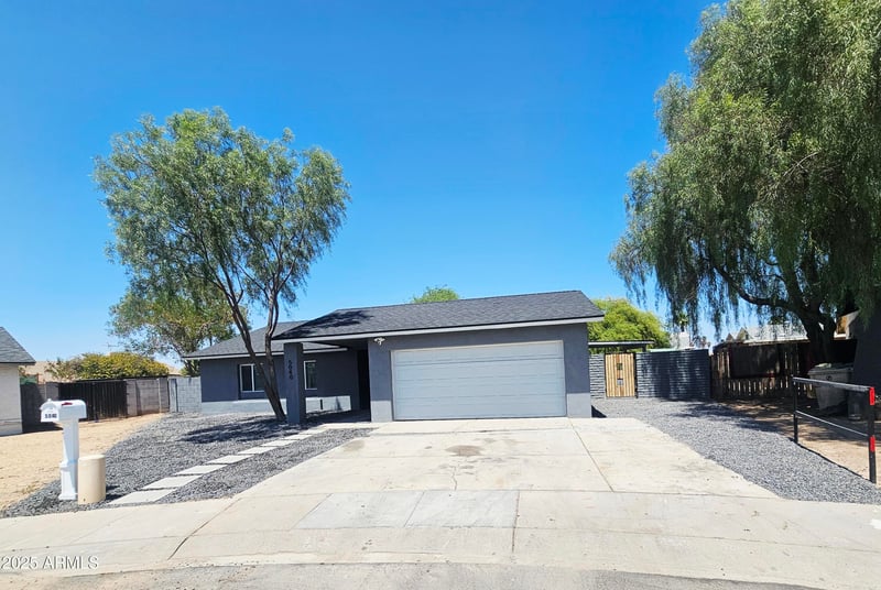 5040 69th Dr, Glendale, AZ 85303