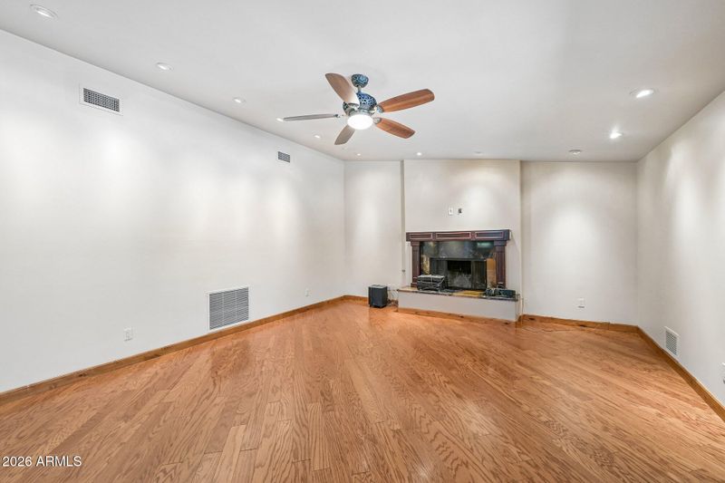 5040 E Shaw Butte Dr, Scottsdale, AZ 85254