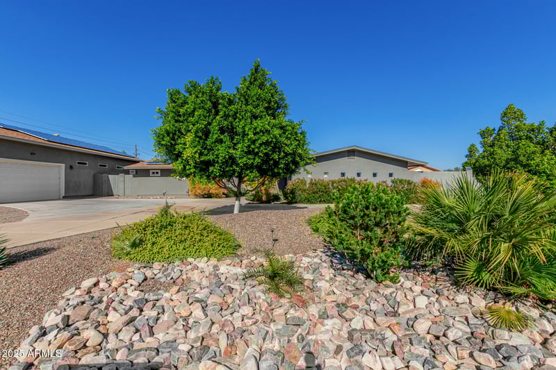 5040 Misty Willow Ln, Glendale, AZ 85310
