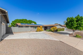 5040 Misty Willow Ln, Glendale, AZ 85310