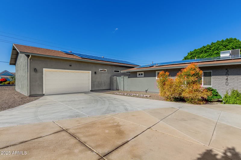 5040 Misty Willow Ln, Glendale, AZ 85310