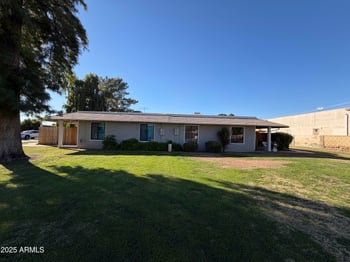 5046 New World Dr, Glendale, AZ 85302