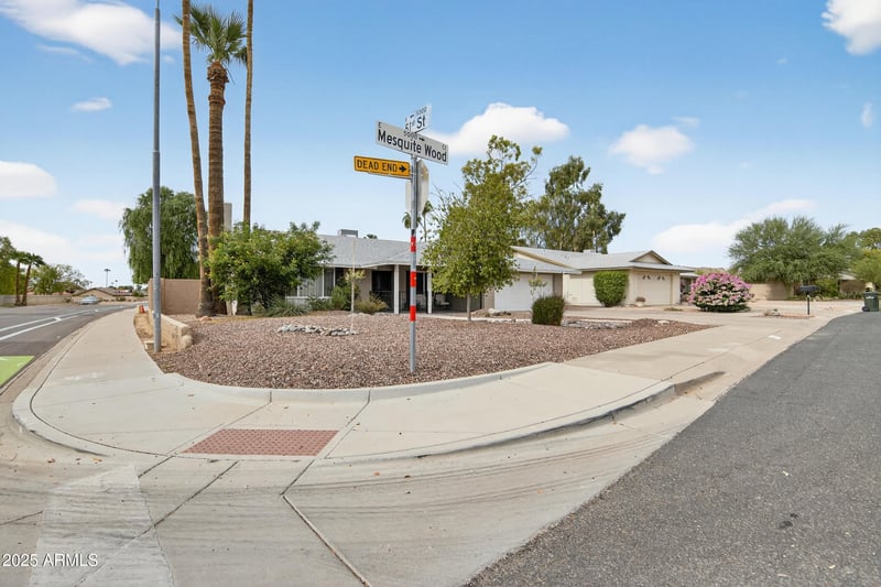 5047 Mesquite Wood Ct, Phoenix, AZ 85044