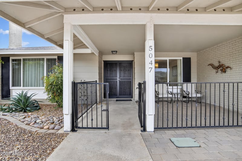 5047 Mesquite Wood Ct, Phoenix, AZ 85044
