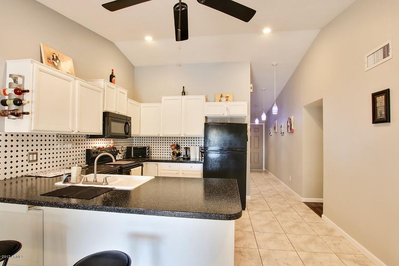 5049 E Nambe St, Phoenix, AZ 85044
