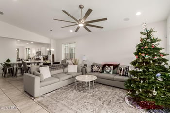 5070 79th Ln, Glendale, AZ 85303