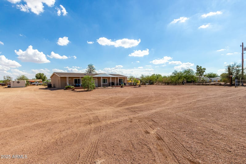 5075 Santa Clara Dr, San Tan Valley, AZ 85140