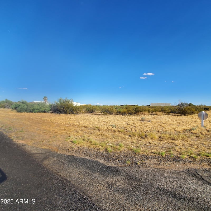 50979 W Iver Rd #-, Aguila, AZ 85320
