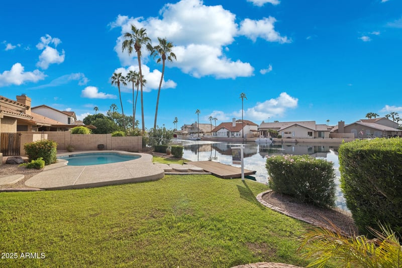 510 Lagoon Dr, Gilbert, AZ 85233