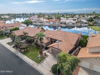 510 Lagoon Dr, Gilbert, AZ 85233