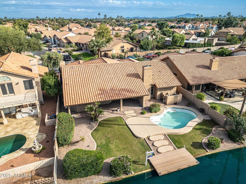 510 Lagoon Dr, Gilbert, AZ 85233