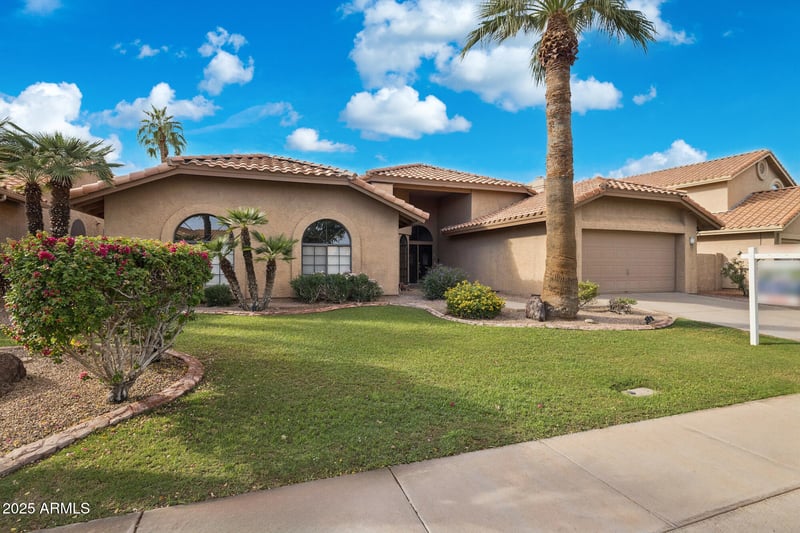 510 Lagoon Dr, Gilbert, AZ 85233