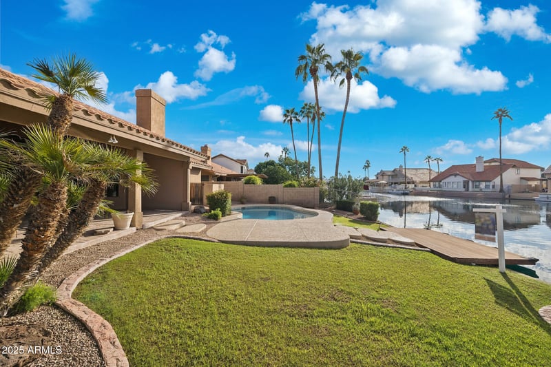 510 Lagoon Dr, Gilbert, AZ 85233