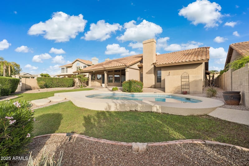 510 Lagoon Dr, Gilbert, AZ 85233