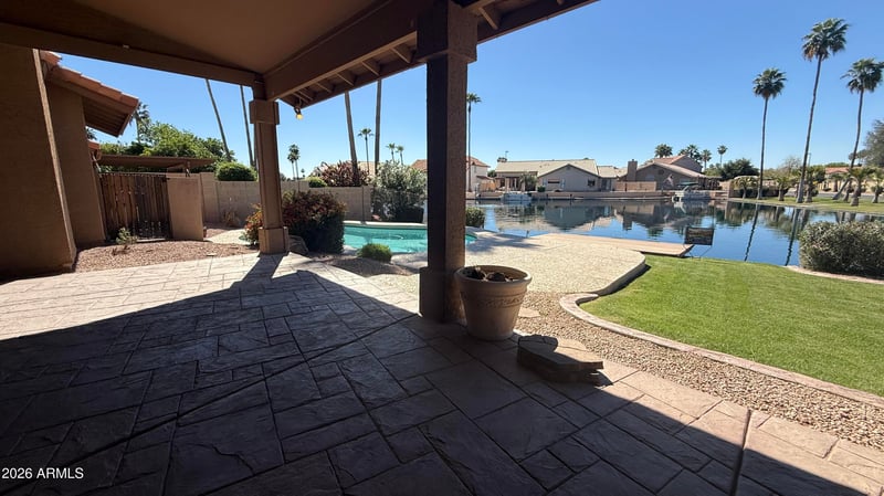510 Lagoon Dr, Gilbert, AZ 85233