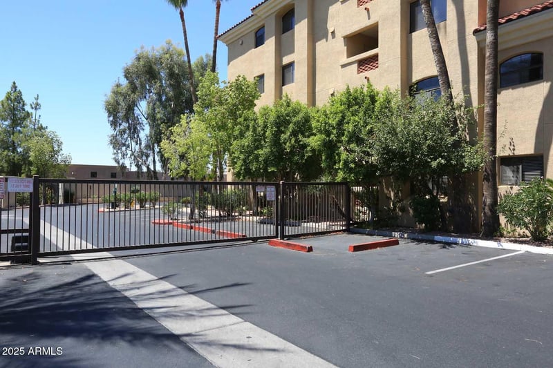 5104 32nd St #323, Phoenix, AZ 85018