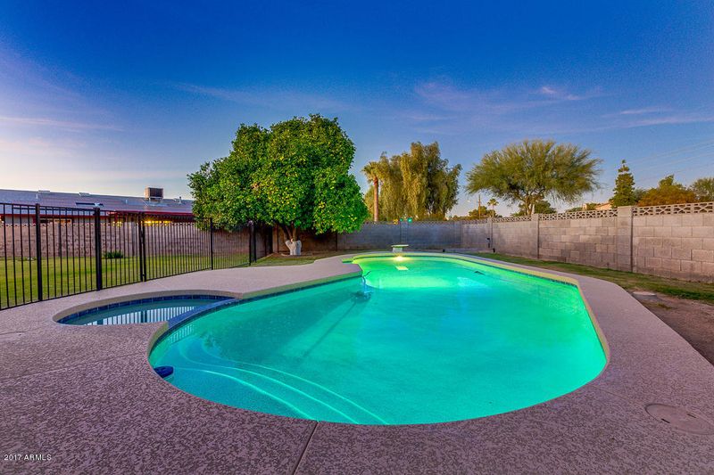 5108 W Gelding Dr, Glendale, AZ 85306