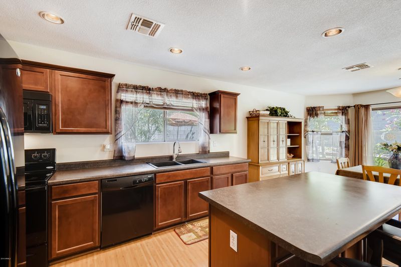511 E Beth Dr, Phoenix, AZ 85042