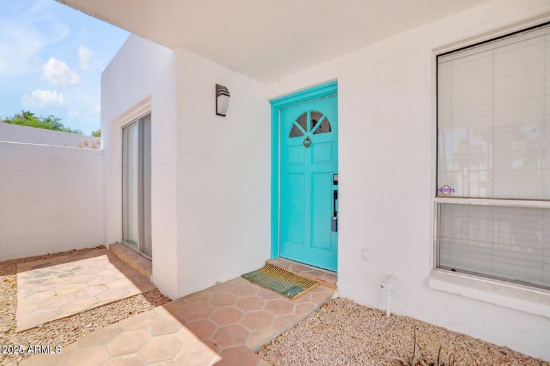 511 E Calavar Rd, Phoenix, AZ 85022