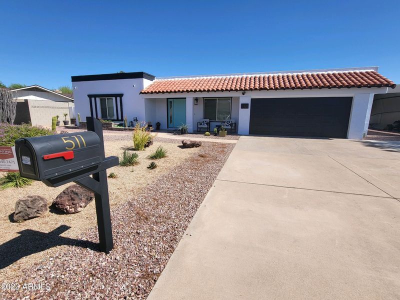 511 E Canterbury Ln, Phoenix, AZ 85022