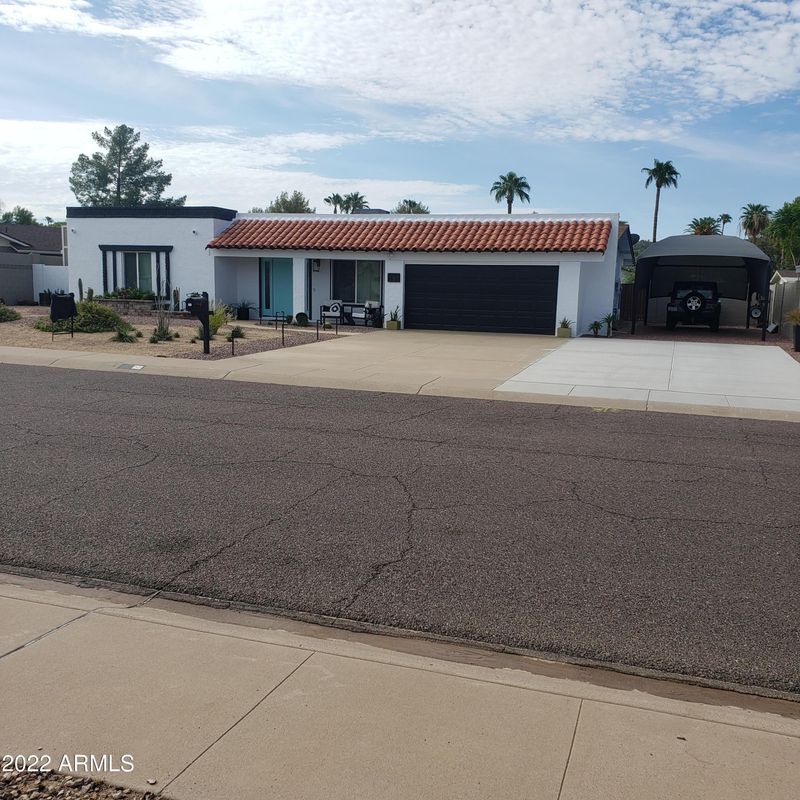 511 E Canterbury Ln, Phoenix, AZ 85022