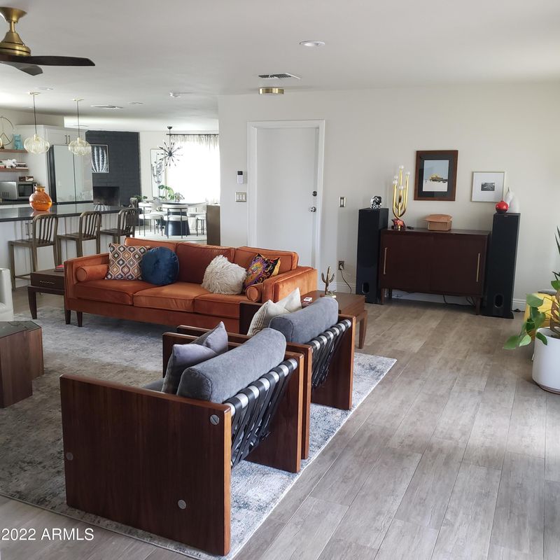 511 E Canterbury Ln, Phoenix, AZ 85022