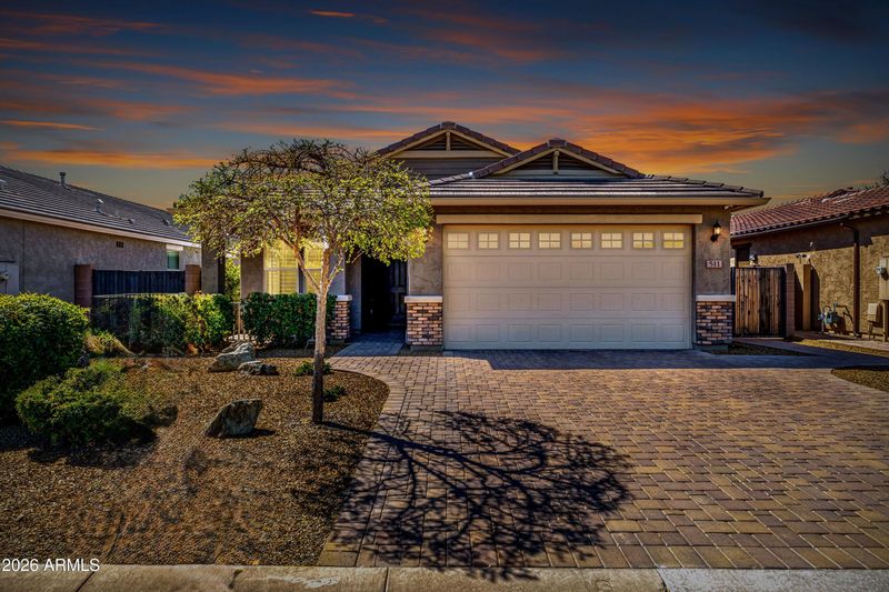 511 E Pasaro Dr, Phoenix, AZ 85085